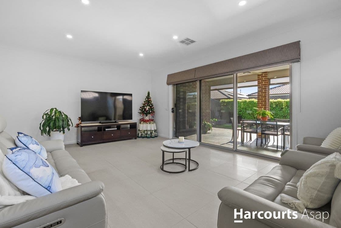16 Craddock Drive, Clyde North, VIC 3978, Clyde North - Thumbnail 4