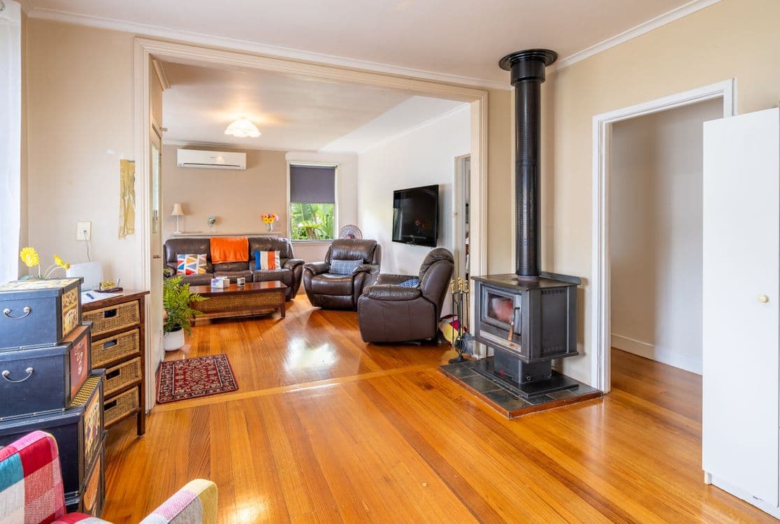 15 Overend Crescent, SALE, VIC 3850, Sale - Thumbnail 2