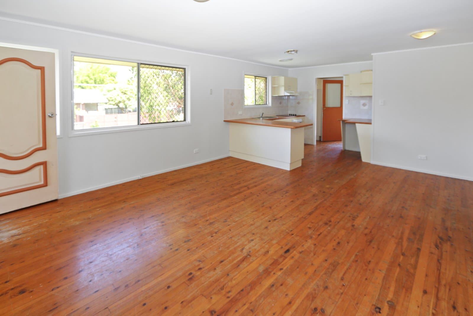 6 Bloodwood Crescent, MOLENDINAR QLD 4214, Molendinar - Thumbnail 4