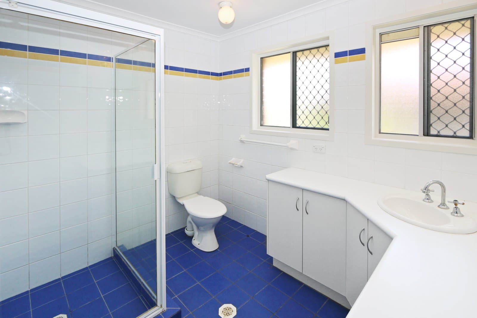 6 Bloodwood Crescent, MOLENDINAR QLD 4214, Molendinar - Thumbnail 6