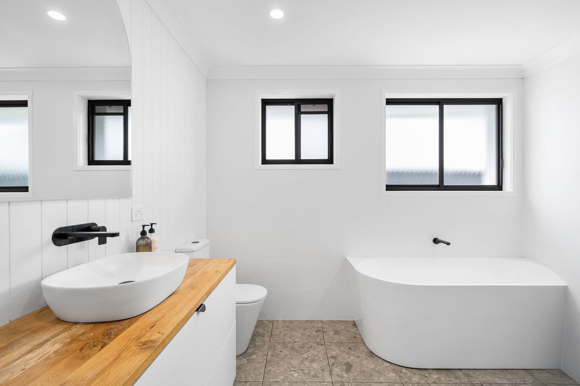 27 Emerald Place, Berkeley Vale, Berkeley Vale - Thumbnail 4