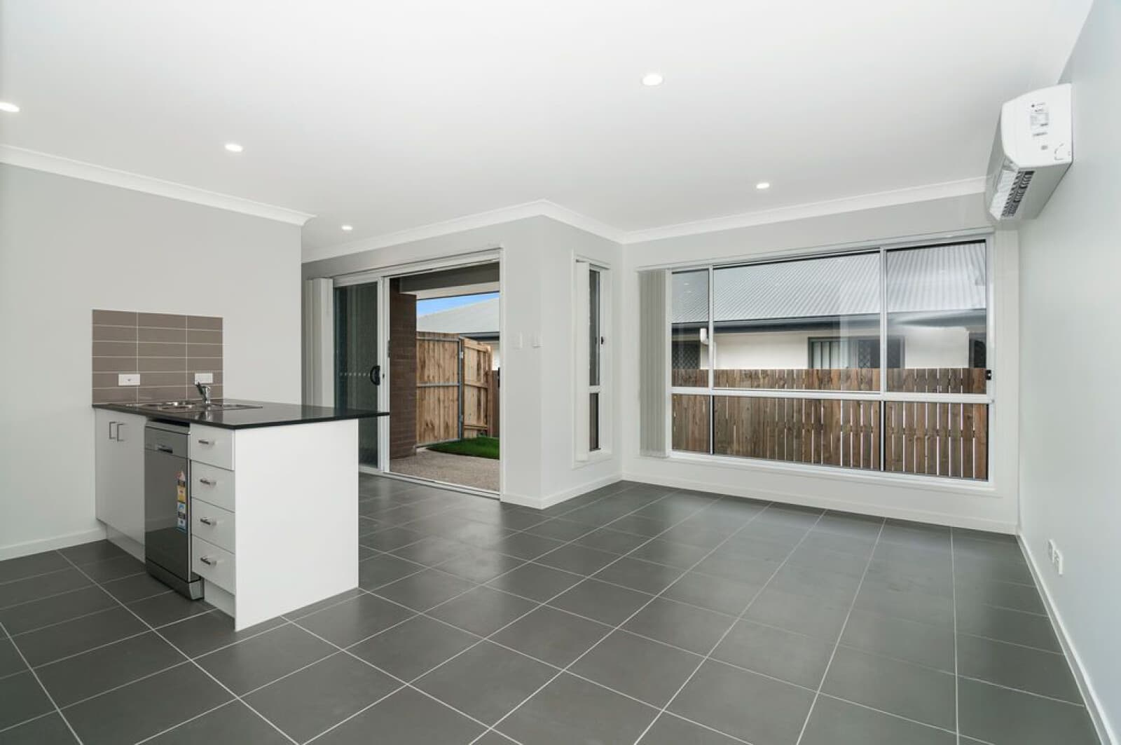 11 Tranquillity Way Eagleby QLD 4207, Eagleby - Thumbnail 2