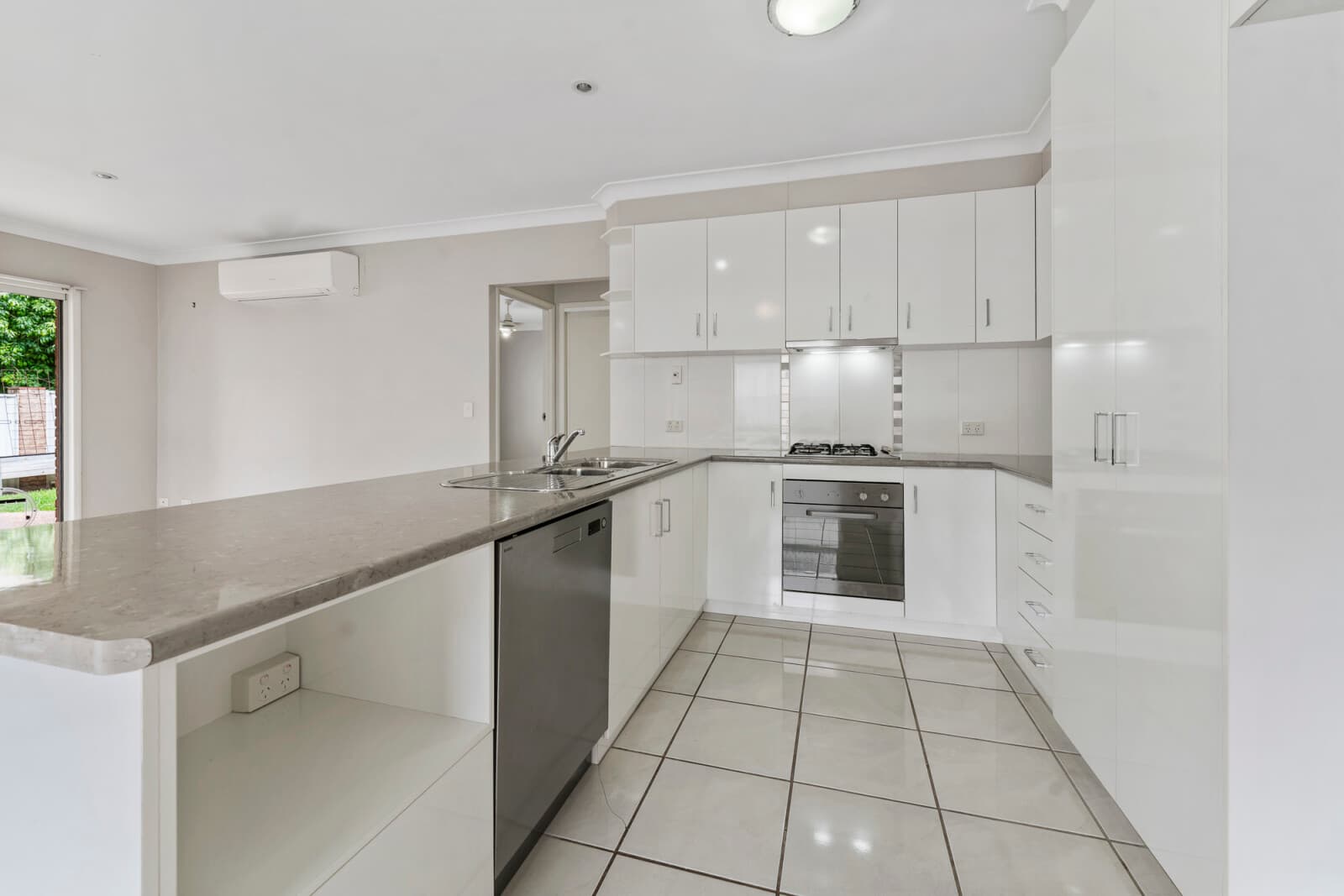 1/5 Hampton Street Newtown QLD 4350, Newtown - Thumbnail 3
