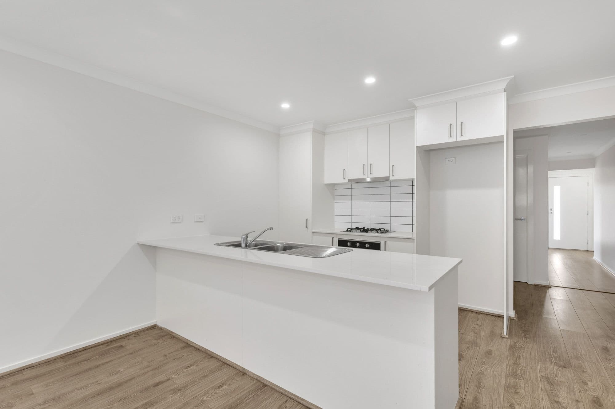 4 Mantello Drive , Werribee VIC 3030, Werribee - Thumbnail 2