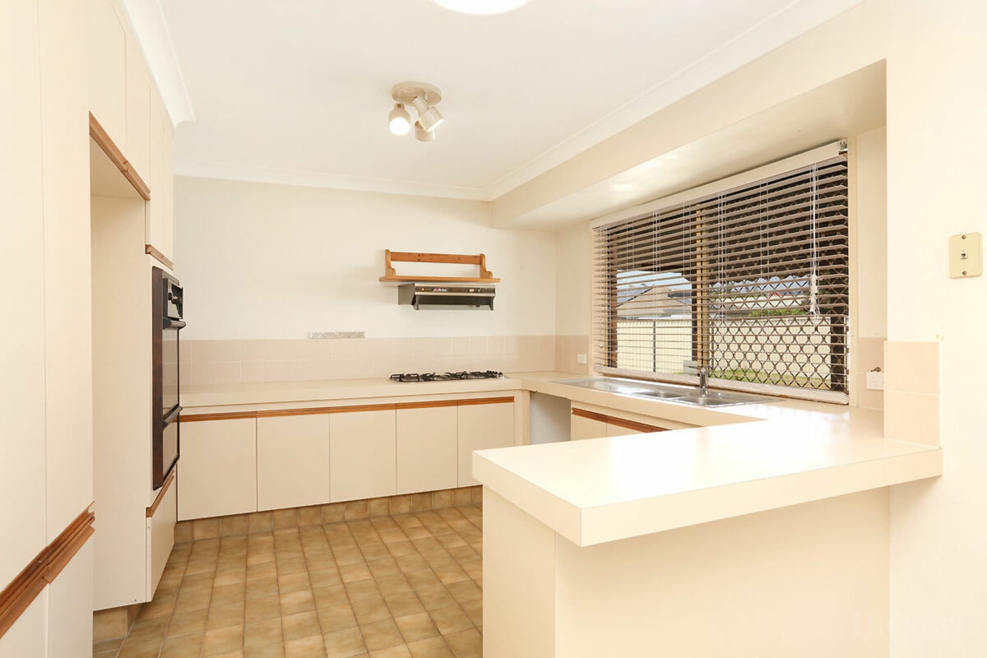 12 Lefroy Drive, Coombabah, Coombabah - Thumbnail 2
