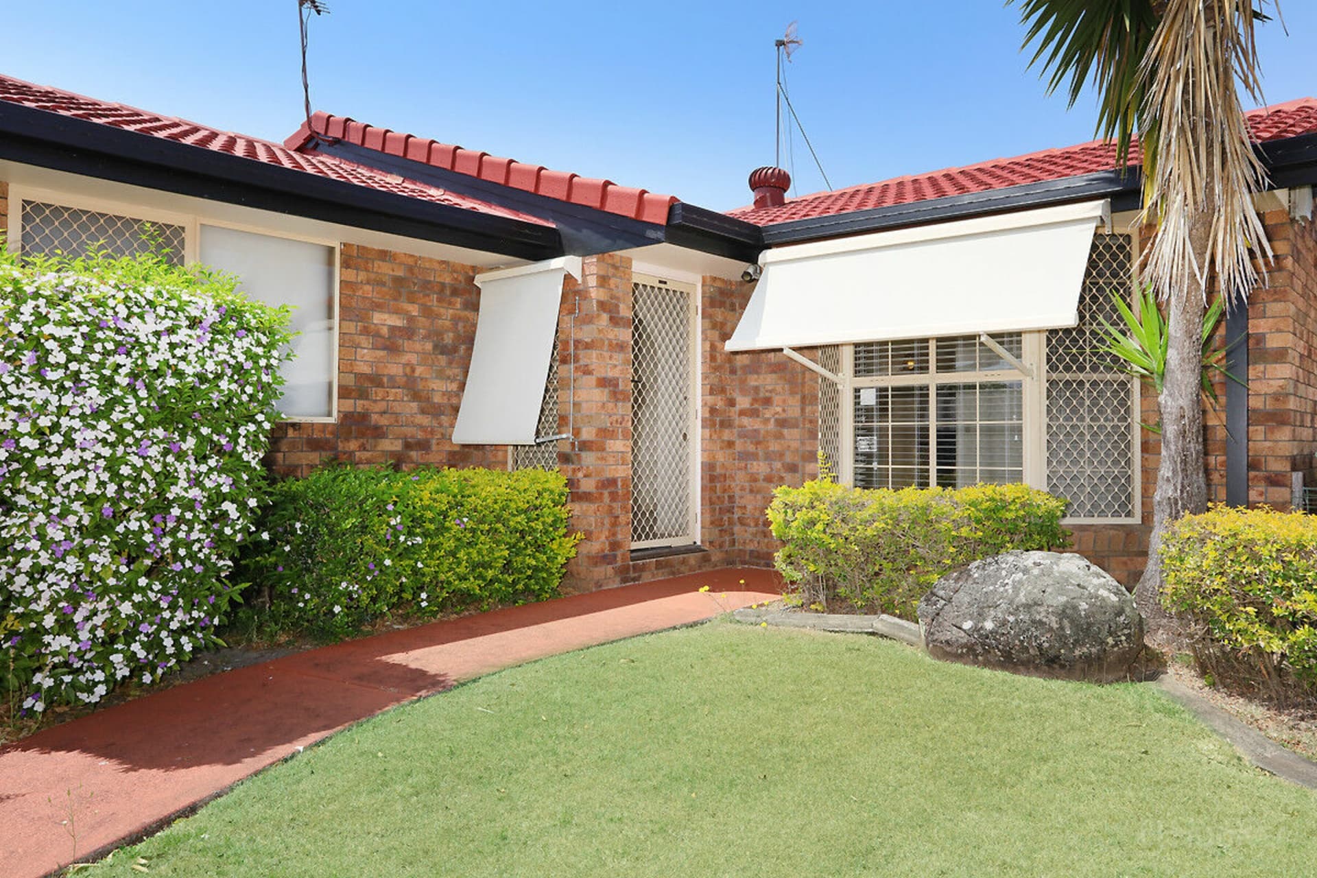 12 Lefroy Drive, Coombabah, Coombabah - Thumbnail 4