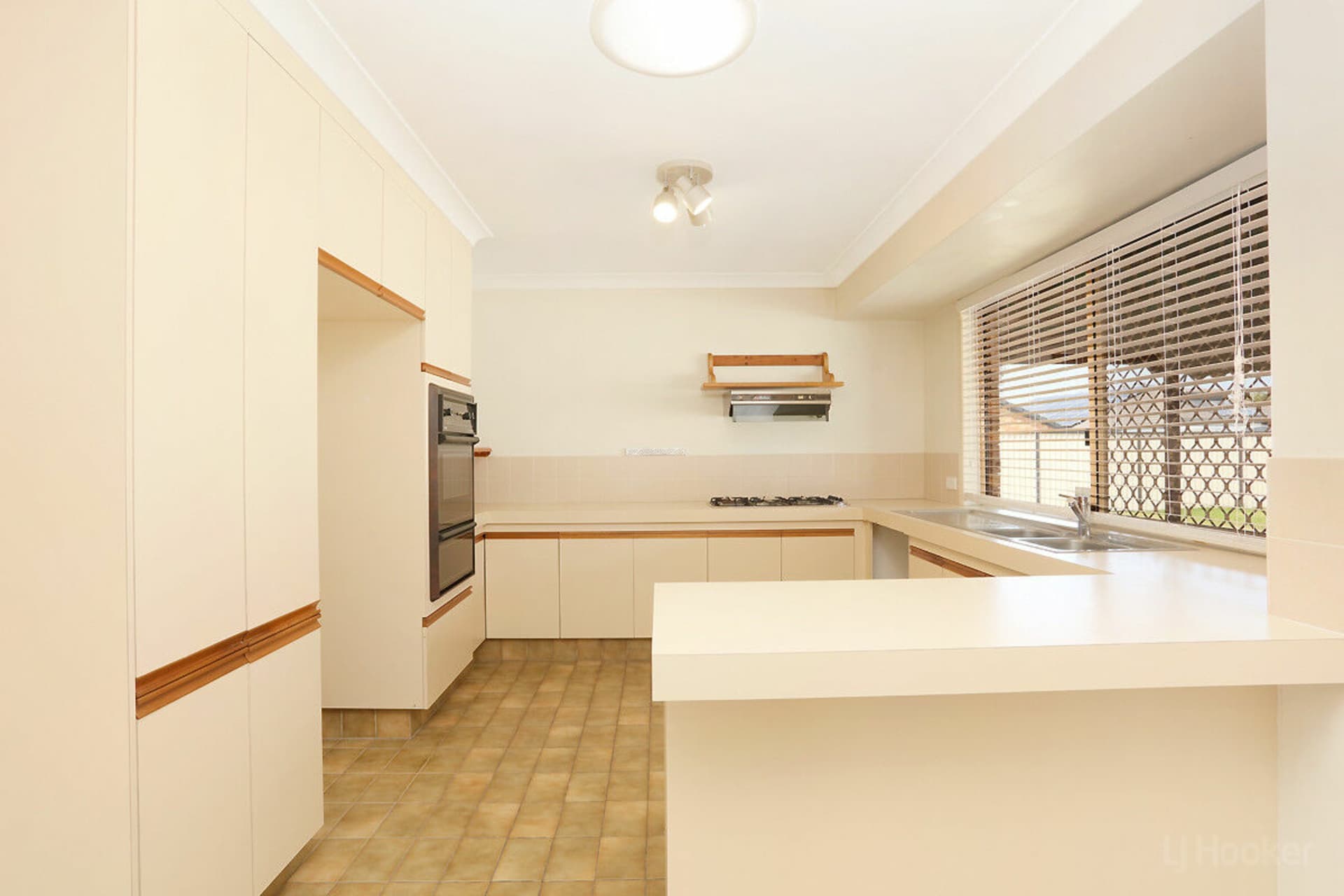 12 Lefroy Drive, Coombabah, Coombabah - Thumbnail 6