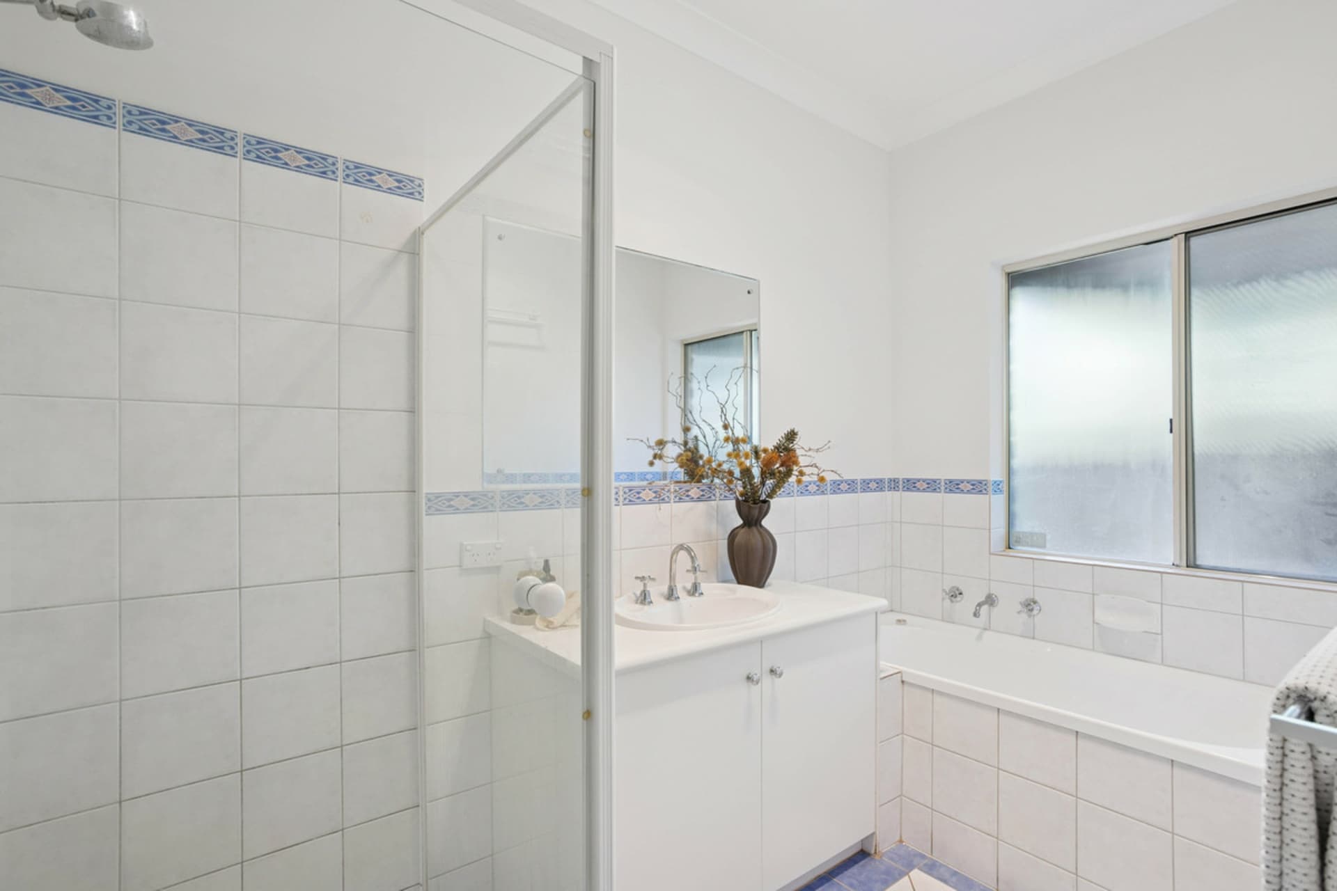 32 Featherstone Circuit, Greenwith, Greenwith - Thumbnail 3