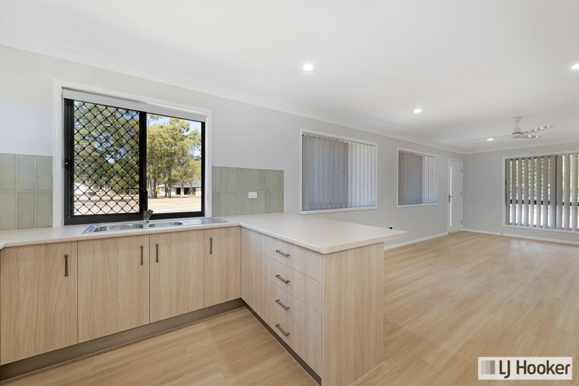 316 Sylvan Drive,, Moore Park Beach, Moore Park Beach - Thumbnail 8