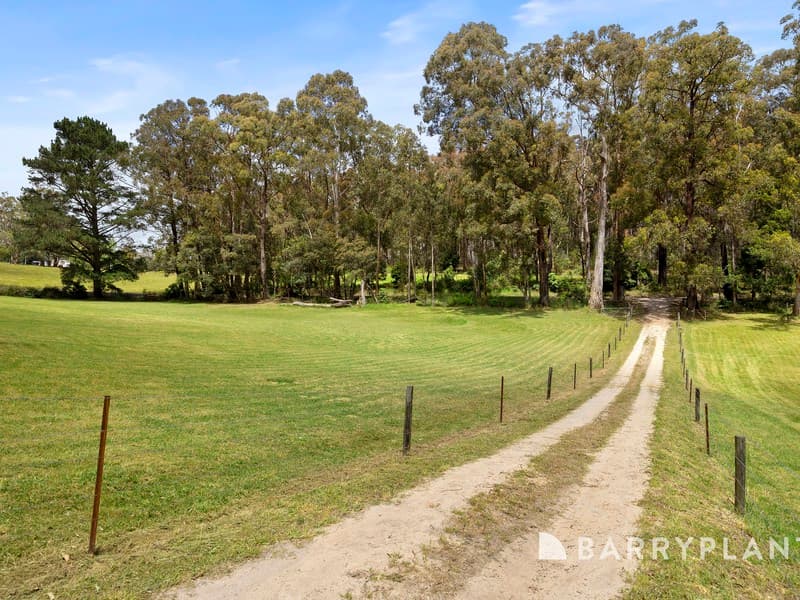 7 Floreat CourtGlen Waverley, VIC 3150, Unknown - Thumbnail 2