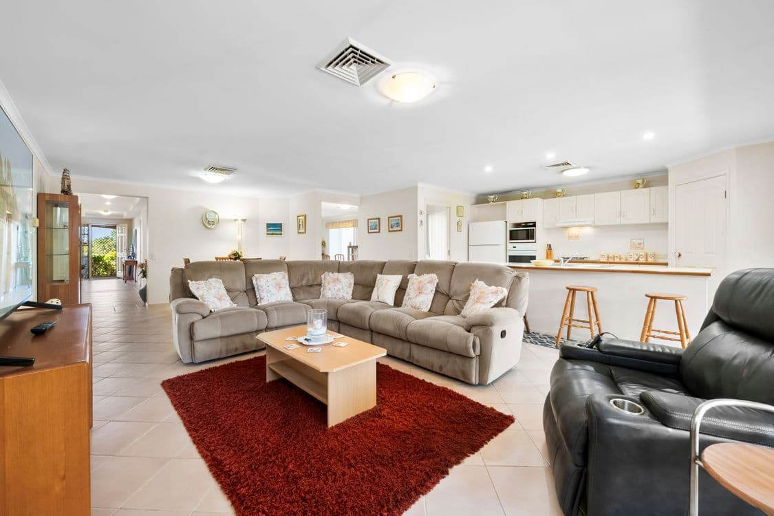 8 Barrington Drive, WOONGARRAH, NSW 2259, Woongarrah - Thumbnail 3