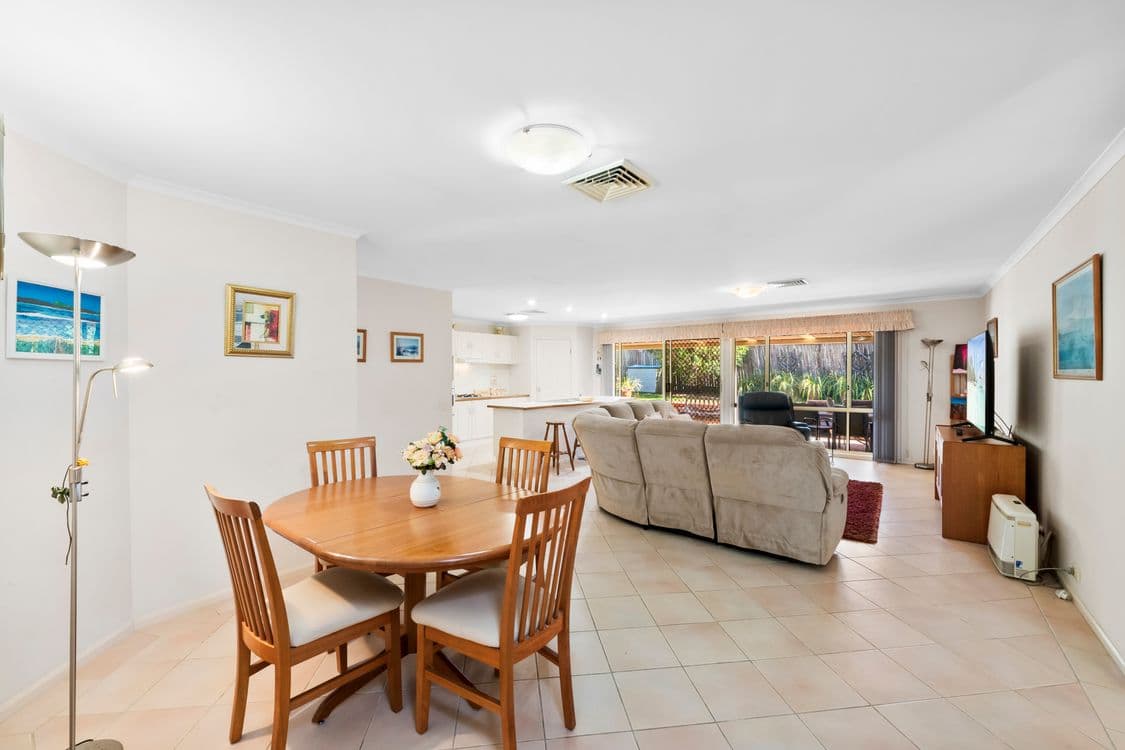 8 Barrington Drive, WOONGARRAH, NSW 2259, Woongarrah - Thumbnail 4