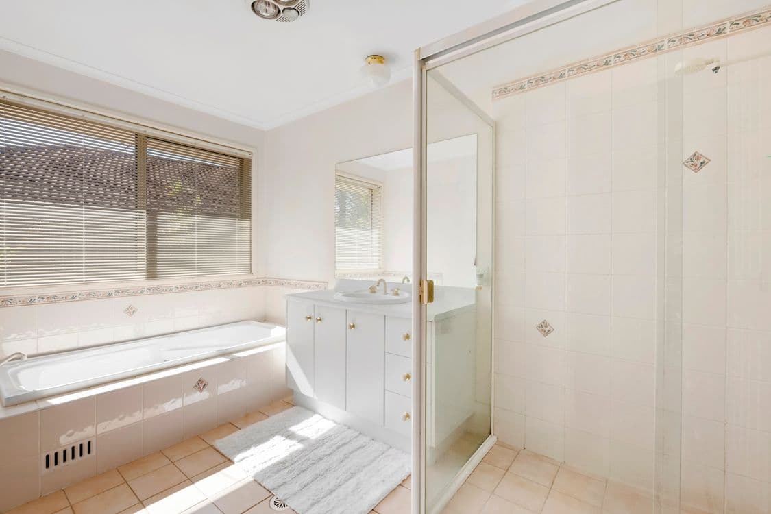 8 Barrington Drive, WOONGARRAH, NSW 2259, Woongarrah - Thumbnail 5