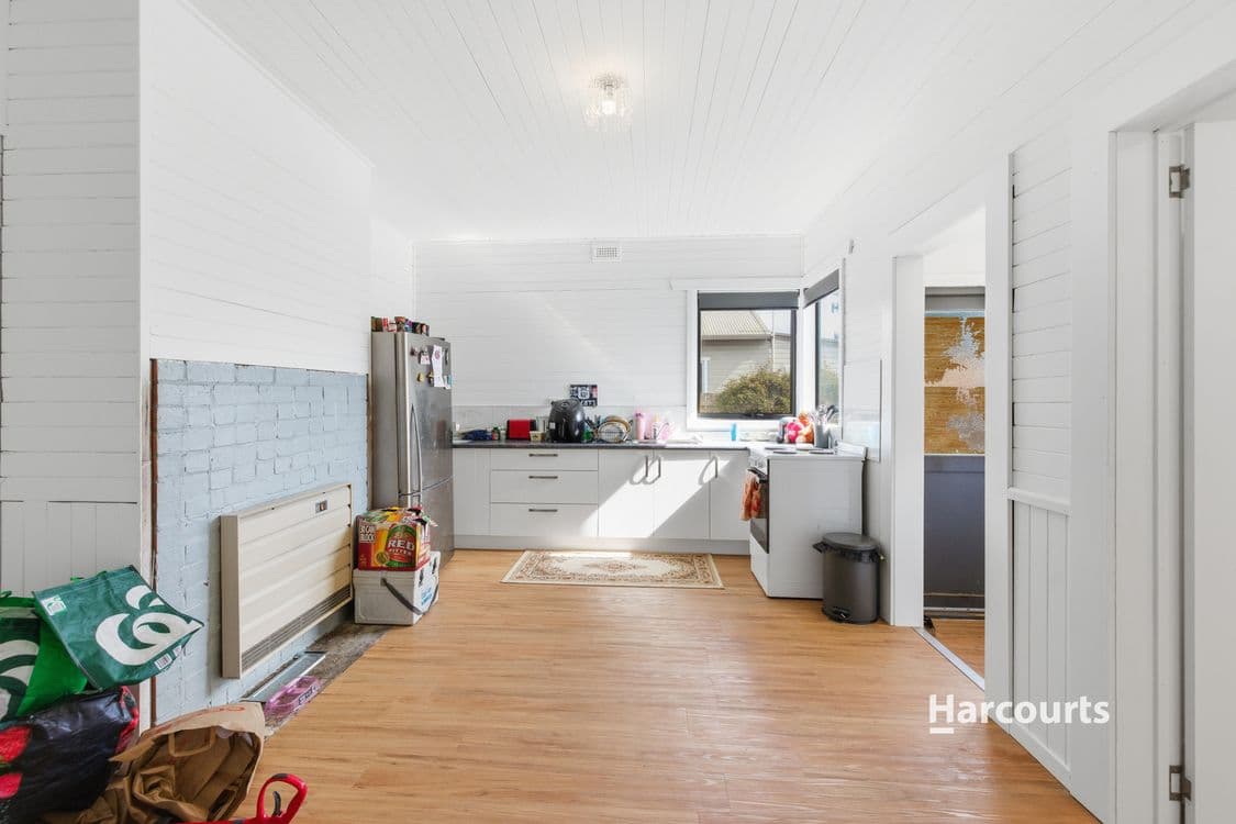 27 Hillcrest Road, DEVONPORT, TAS 7310, Devonport - Thumbnail 4