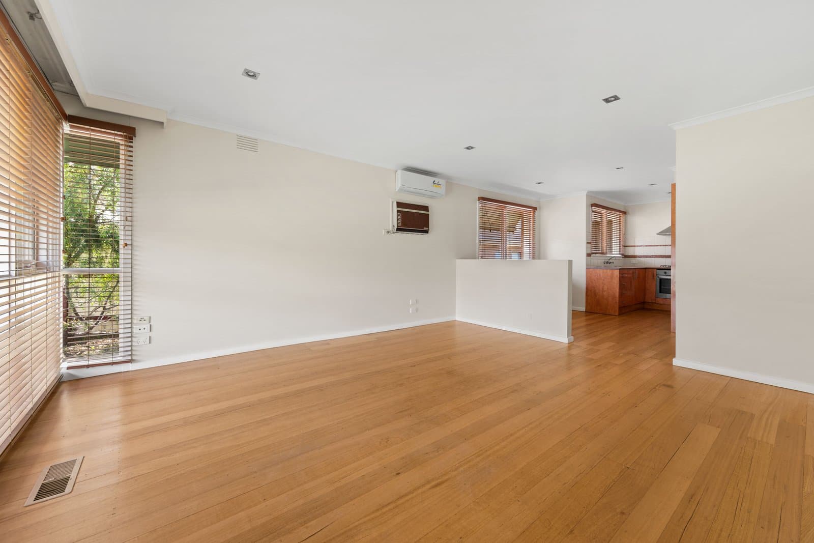 2/76 Kerferd Street, Essendon North VIC 3041, Essendon North - Thumbnail 3