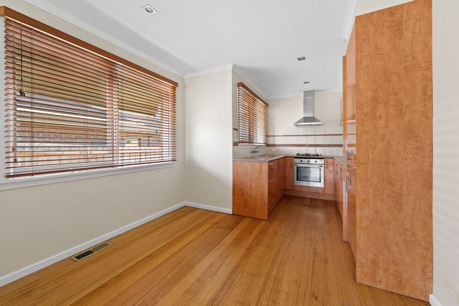 2/76 Kerferd Street, Essendon North VIC 3041, Essendon North - Thumbnail 5