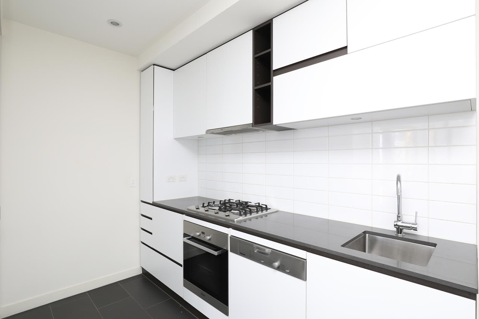 1809N/229 Toorak Road, South Yarra VIC 3141, South Yarra - Thumbnail 2