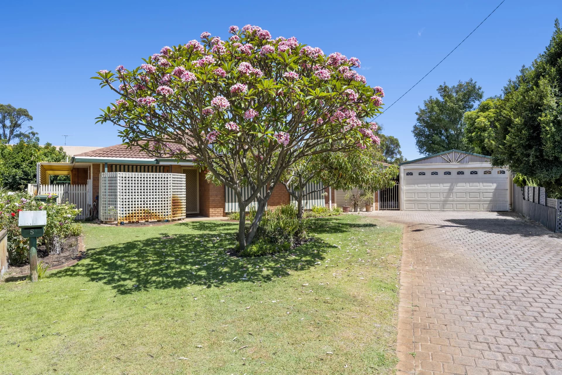 5 Salween Place, Greenfields., Greenfields - Image 1