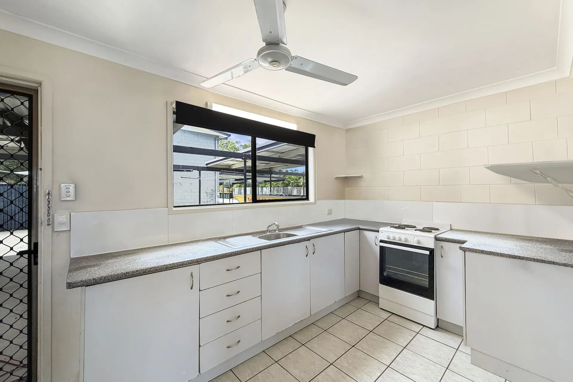 3/9 Salmon Street, Cannonvale., Cannonvale - Thumbnail 5