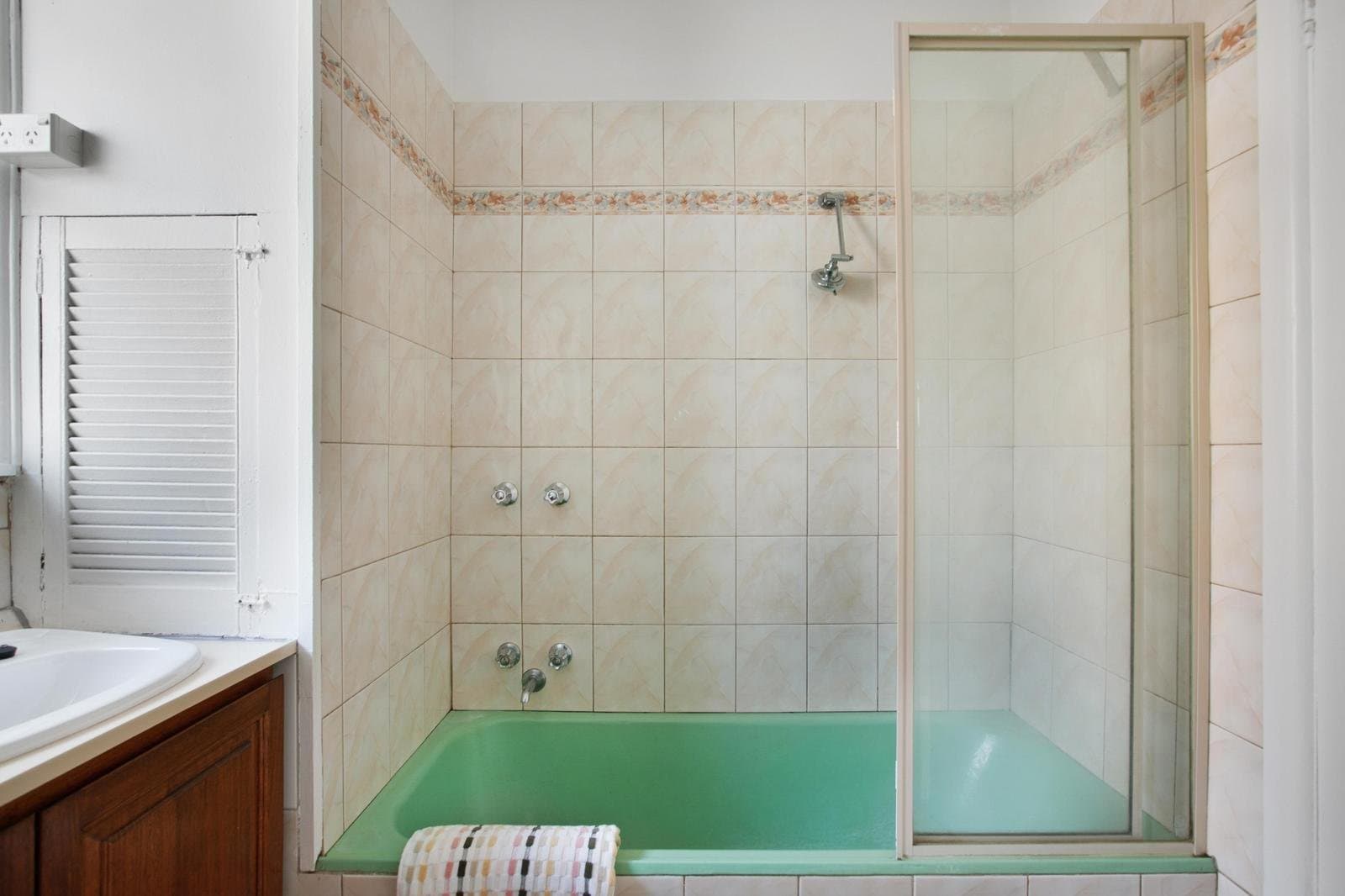 6 Kyneton Avenue, Reservoir VIC 3073, Reservoir - Thumbnail 7