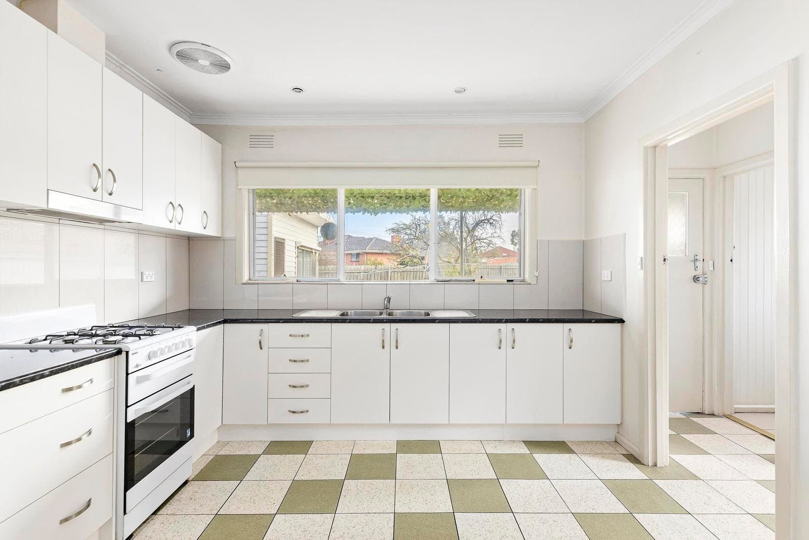 52 Lindenow Street, Reservoir VIC 3073, Reservoir - Thumbnail 3