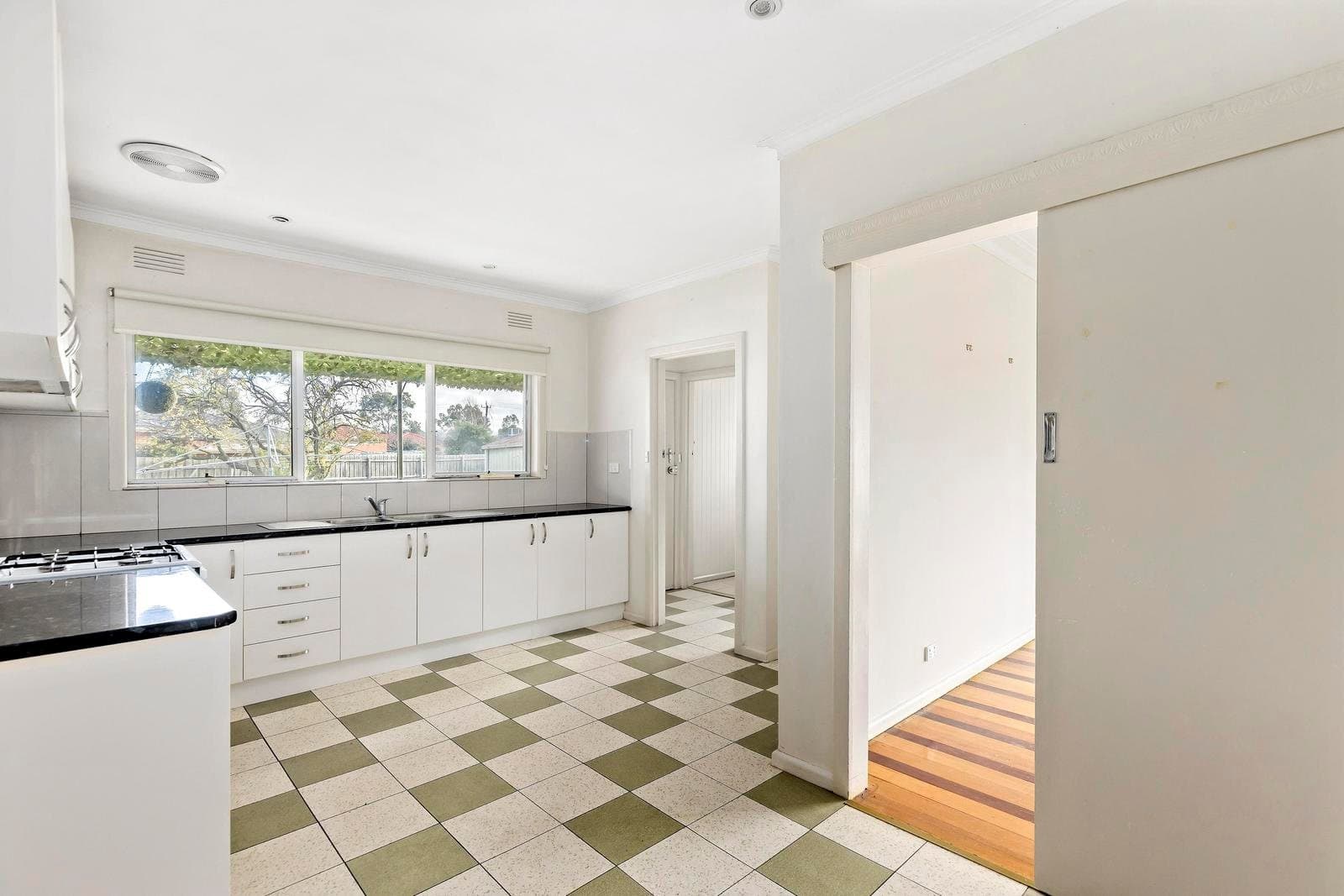 52 Lindenow Street, Reservoir VIC 3073, Reservoir - Thumbnail 4