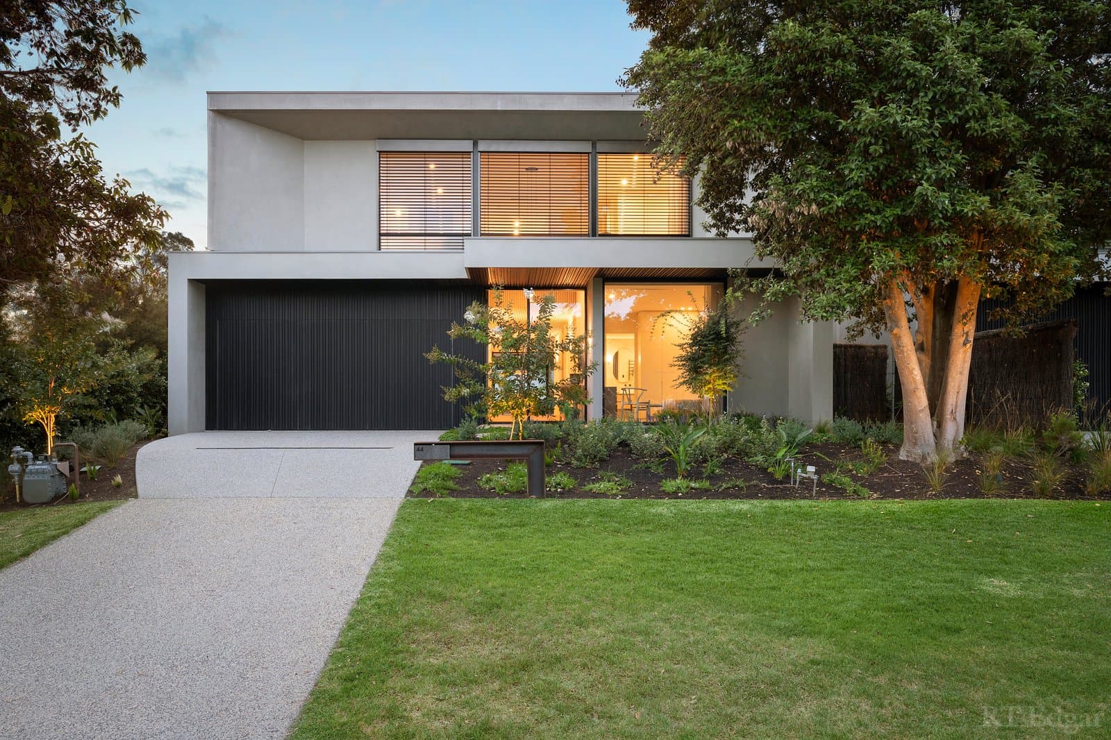 50 Squares Of Opulence Coupled With Low Maintenance Gardens, Portsea - Thumbnail 4