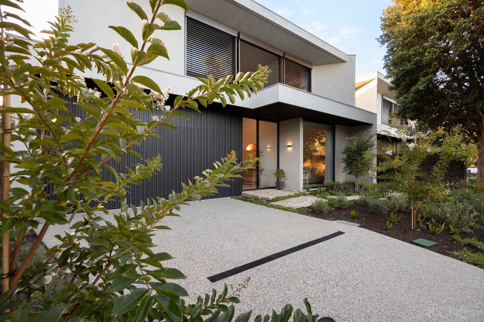 50 Squares Of Opulence Coupled With Low Maintenance Gardens, Portsea - Thumbnail 5