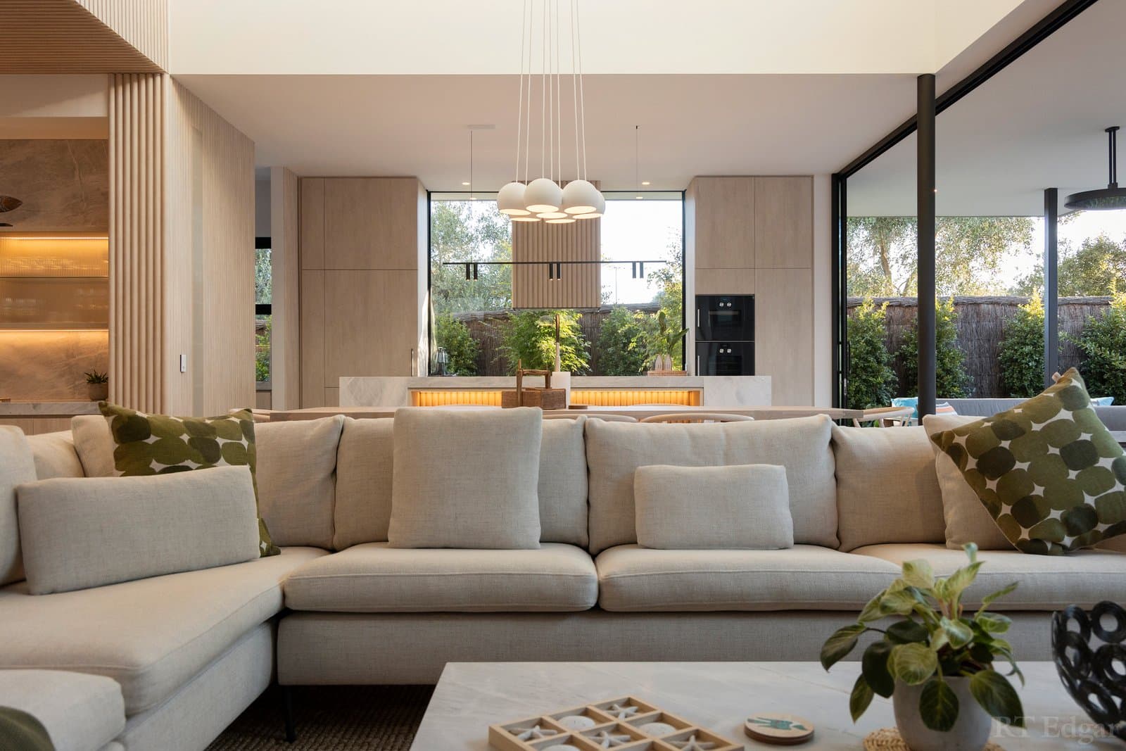 50 Squares Of Opulence Coupled With Low Maintenance Gardens, Portsea - Thumbnail 8