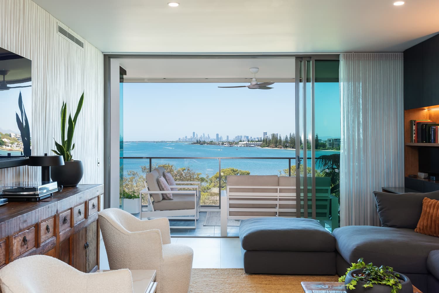 29502 Ephraim Island Parade, Paradise Point - Thumbnail 2