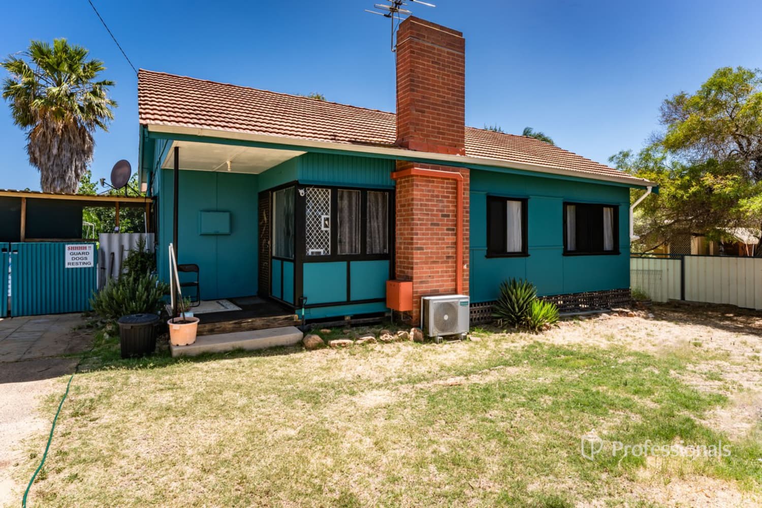 8 Hovea Street, Rangeway - Image 1