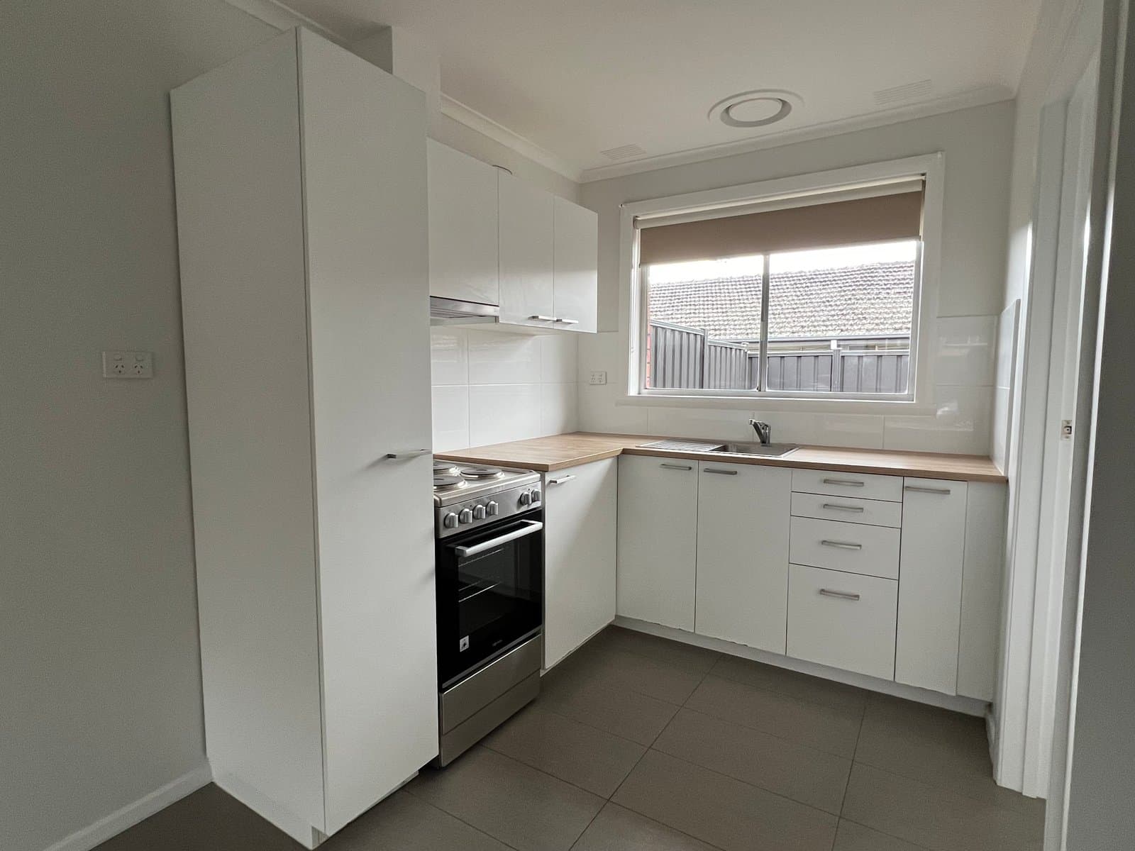 2/93 Barton Street, Reservoir VIC 3073, Reservoir - Thumbnail 7