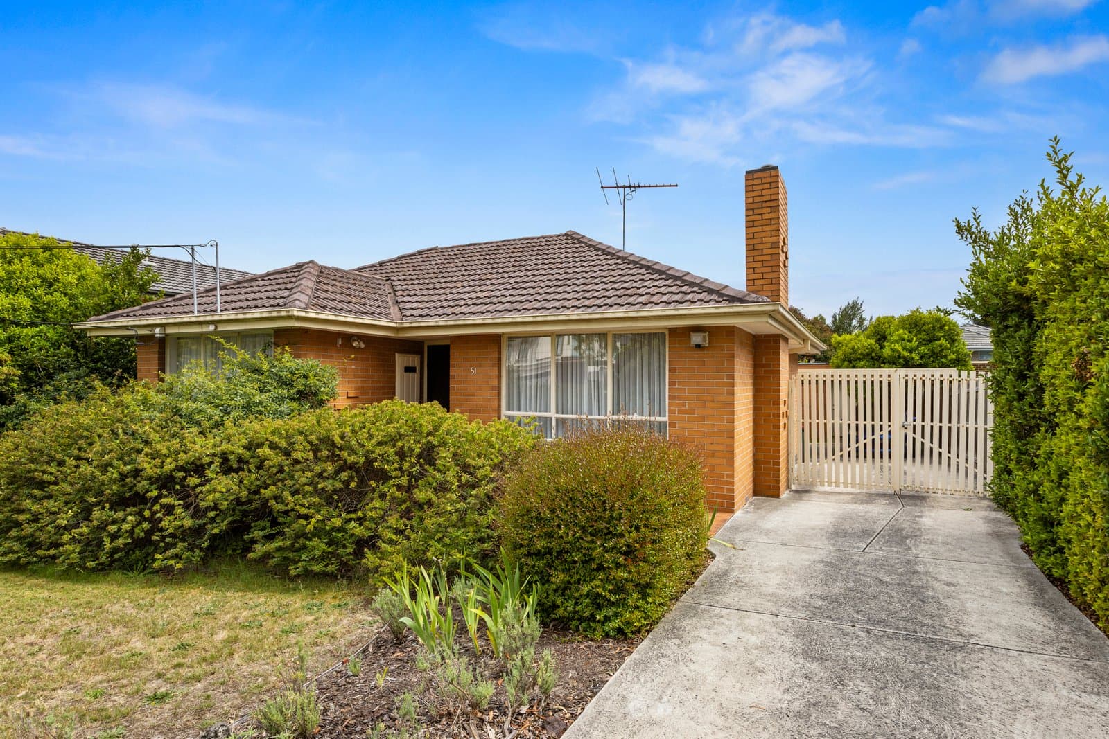 51 Greenways Road, Glen Waverley, Glen Waverley - Thumbnail 2