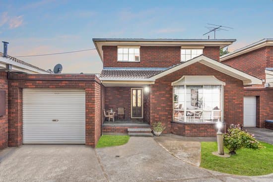 2/15 Mont Albert Road, Geelong, Geelong - Image 1