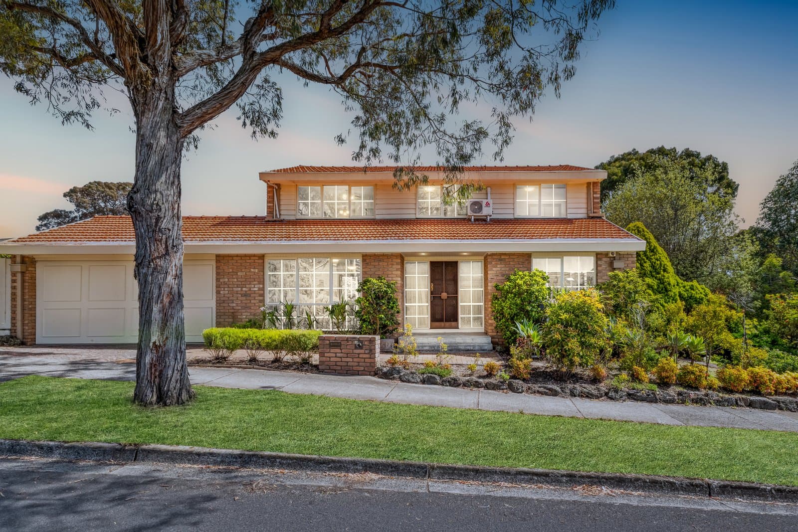 1 Stanton Court, Glen Waverley, Glen Waverley - Thumbnail 2