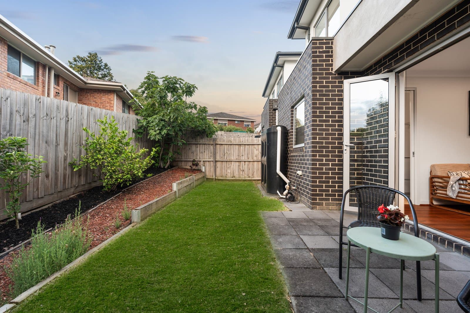2/1 Malcolm Crescent, Doncaster, Doncaster - Image 1