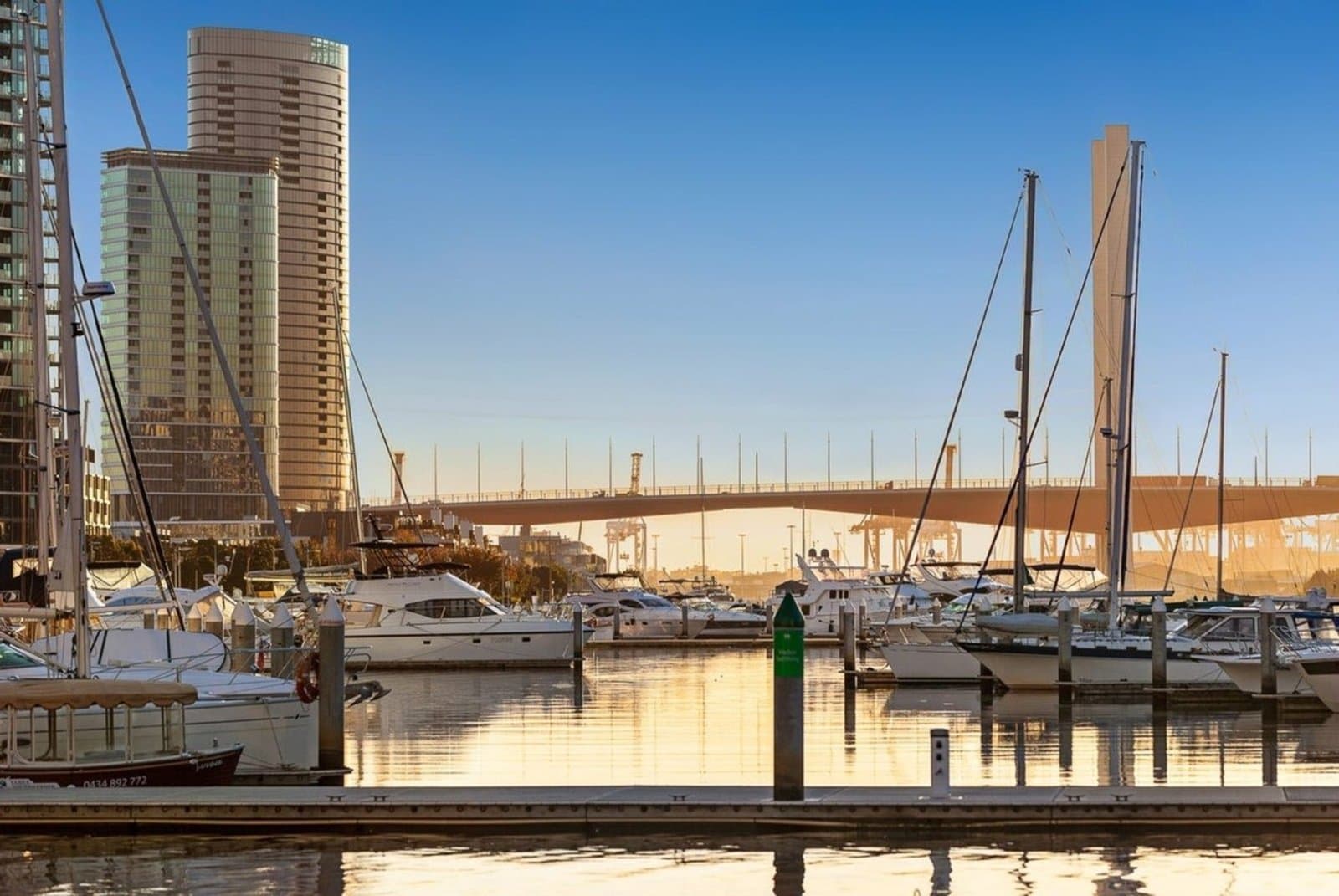 1105/60 Lorimer Street, Docklands, Docklands - Thumbnail 2