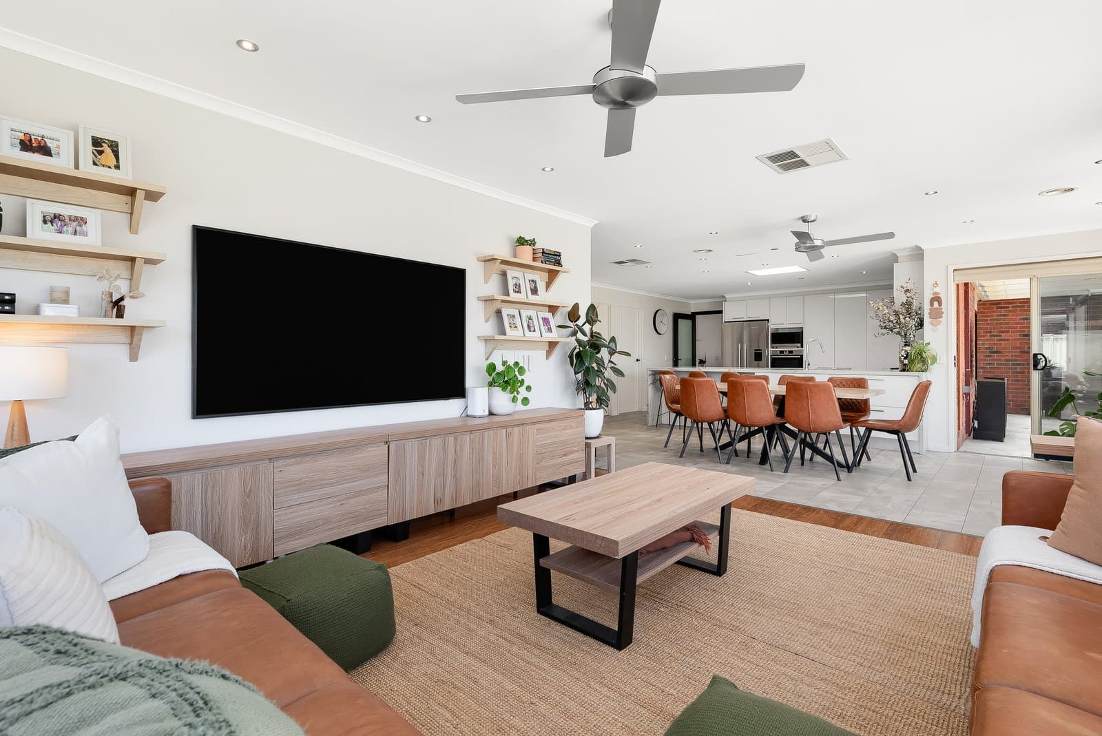 33 Coakley Crescent, Lovely Banks, Lovely Banks - Thumbnail 2