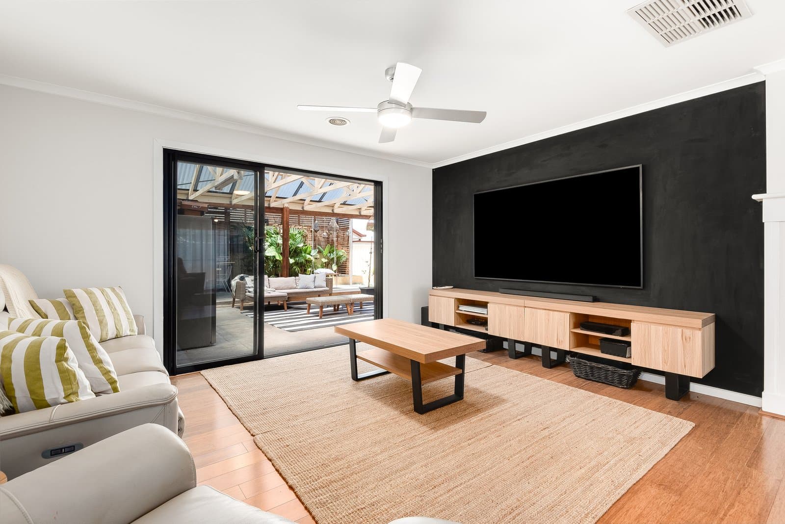 33 Coakley Crescent, Lovely Banks, Lovely Banks - Thumbnail 5