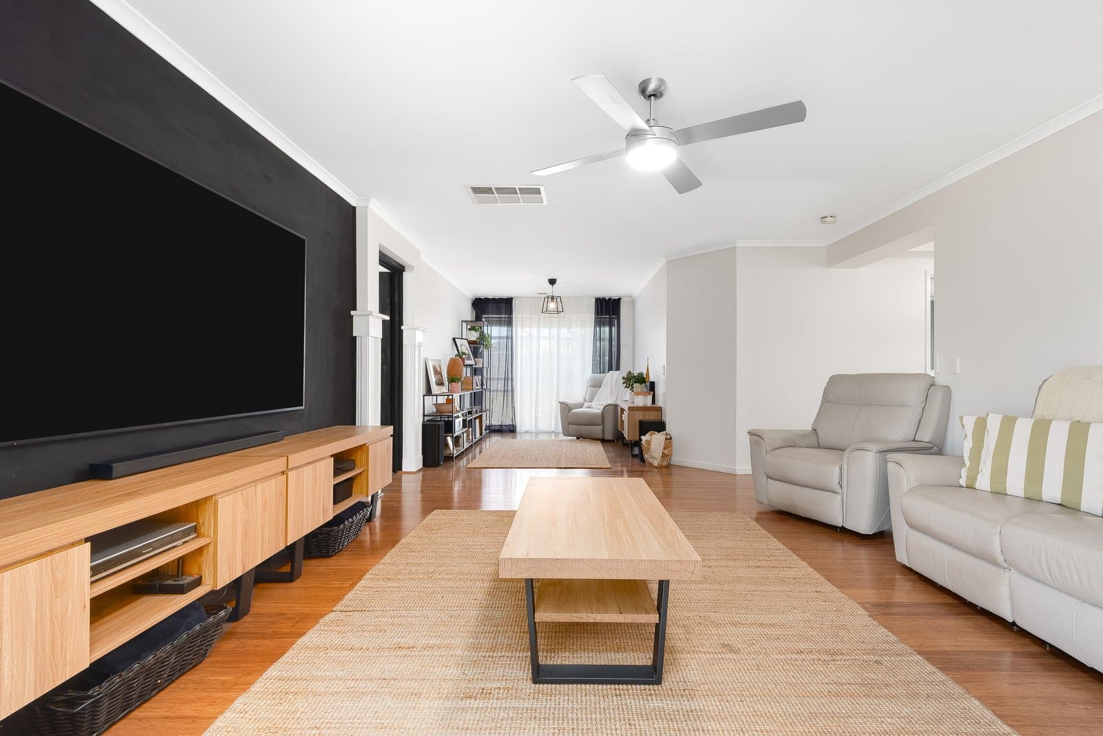 33 Coakley Crescent, Lovely Banks, Lovely Banks - Thumbnail 8