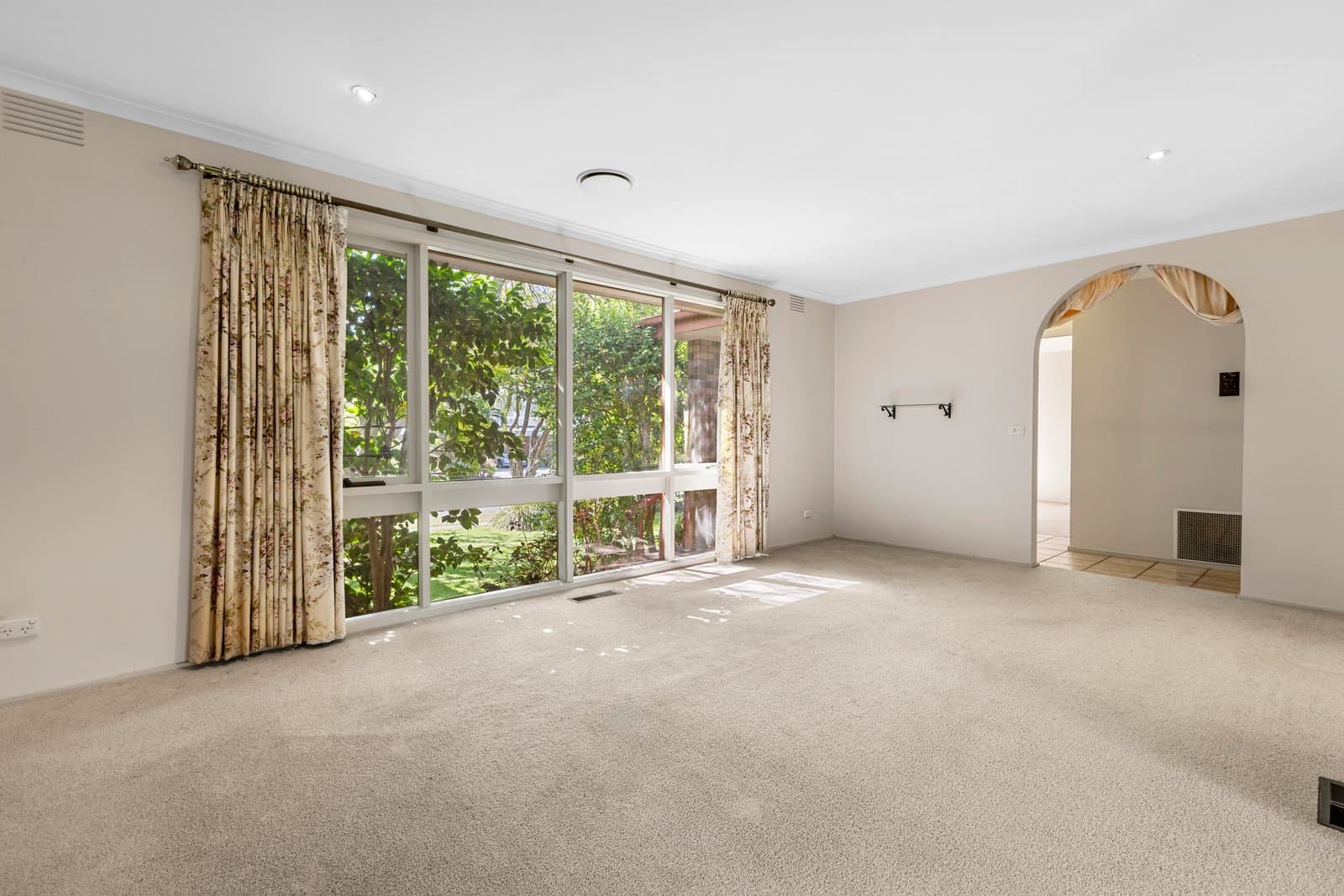 22 St Georges Court, Glen Waverley, Glen Waverley - Thumbnail 3