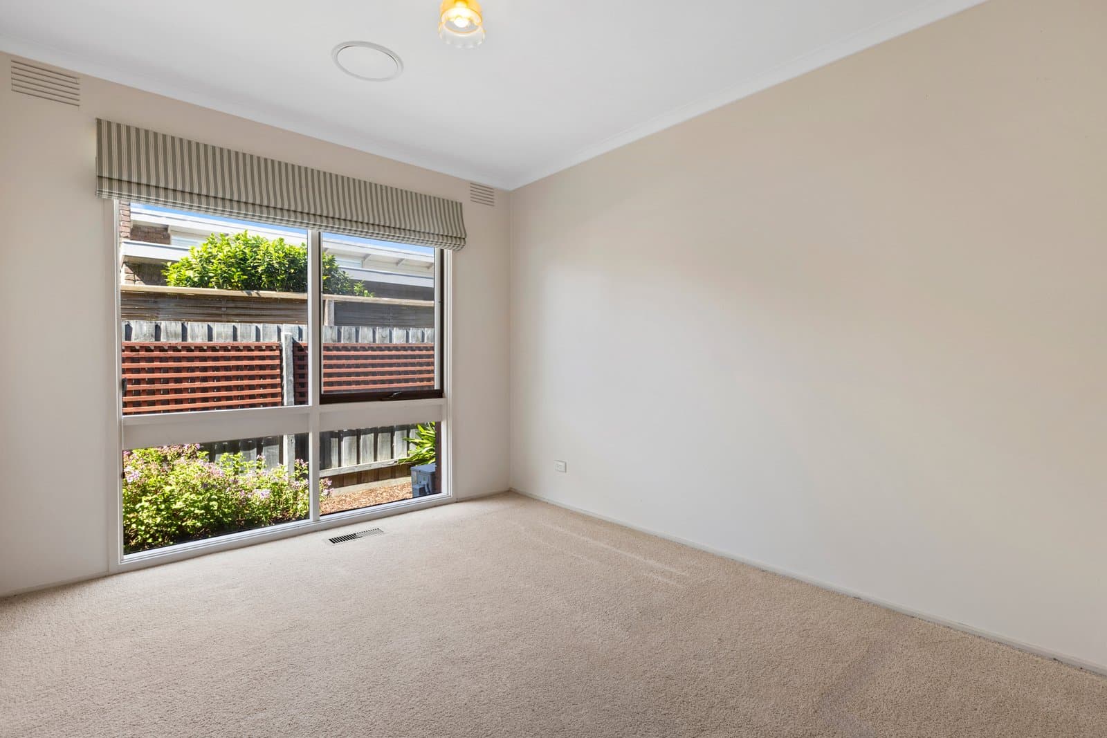 22 St Georges Court, Glen Waverley, Glen Waverley - Thumbnail 6