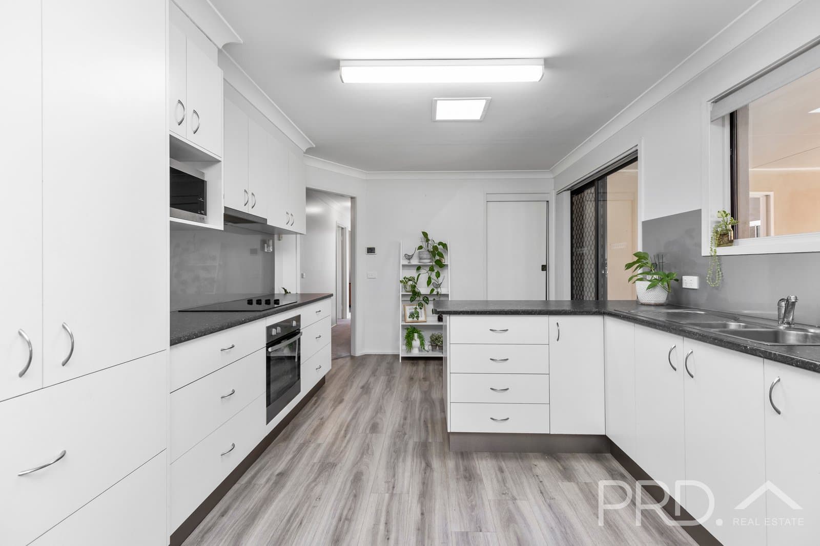 6 Tumut Street, ADELONG NSW 2729, Adelong - Thumbnail 2