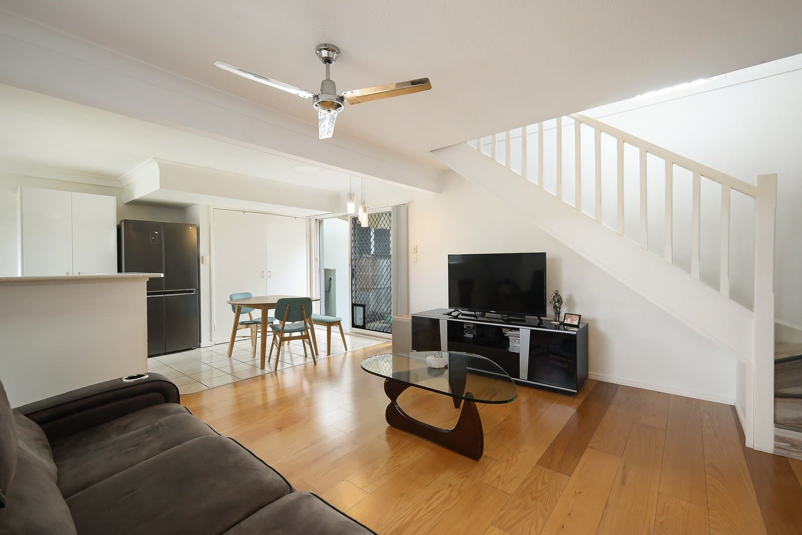 8/2 St Kevins Avenue, BENOWA QLD 4217, Benowa Property Image - Thumbnail 2