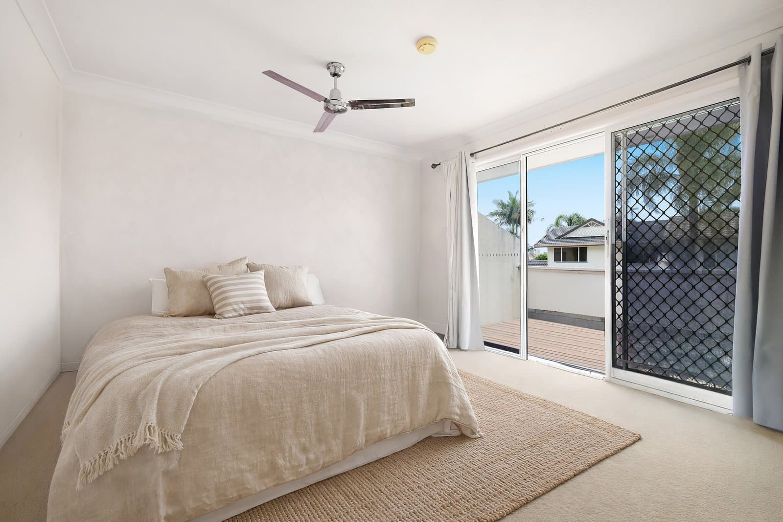 8/2 St Kevins Avenue, BENOWA QLD 4217, Benowa Property Image - Thumbnail 5