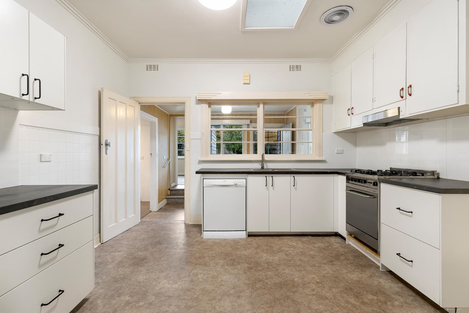 13 Alexander Street, Mitcham, VIC 3132, Mitcham - Thumbnail 4