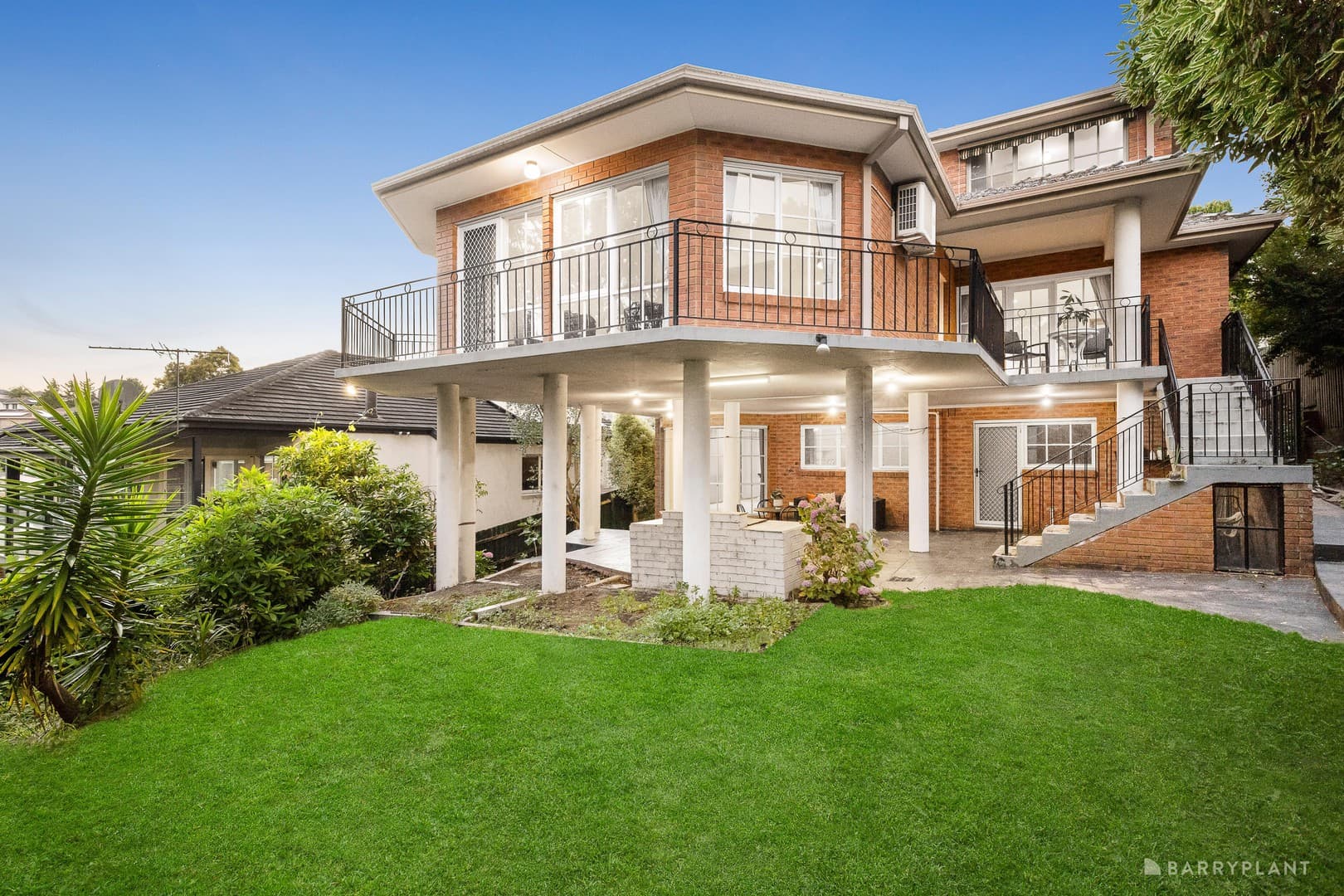 10 Guildford Drive, Doncaster East - Thumbnail 2