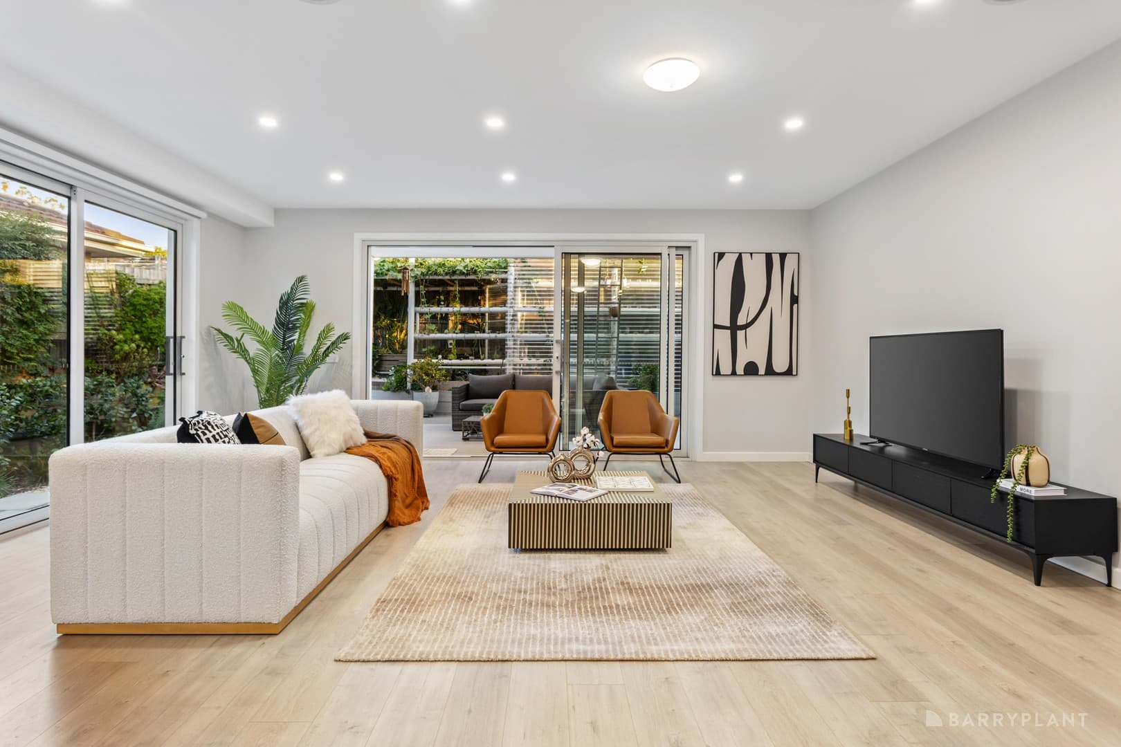 12A Rosamond Crescent, Doncaster East - Thumbnail 2