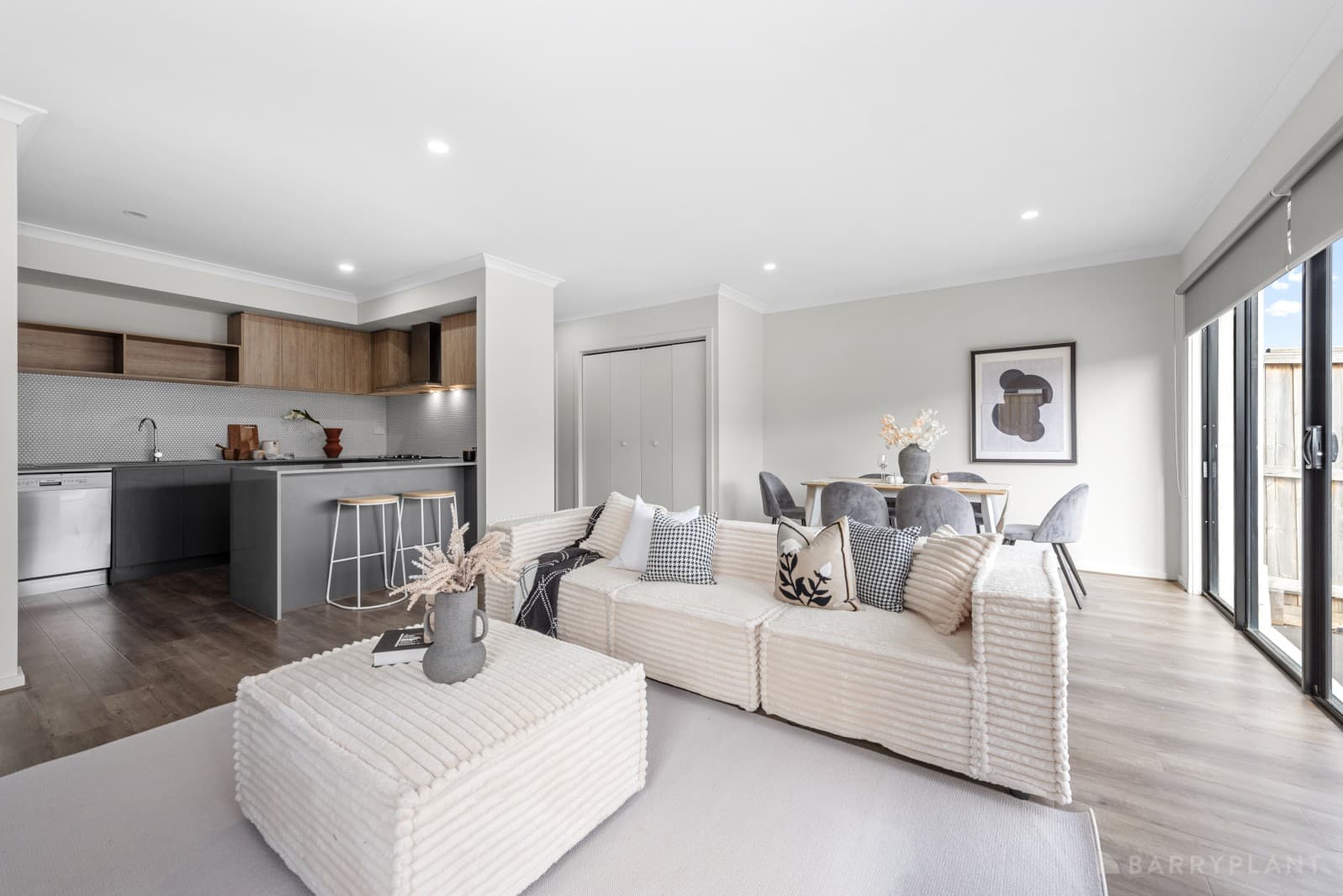 86 Viewbright Road, Clyde North, VIC 3978, Clyde North - Thumbnail 3