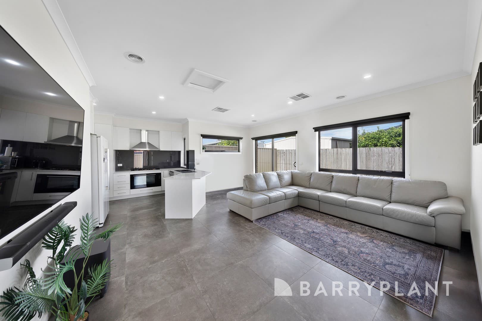 2/4 Mavis Crescent, Kings Park, VIC 3021, Kings Park - Thumbnail 3